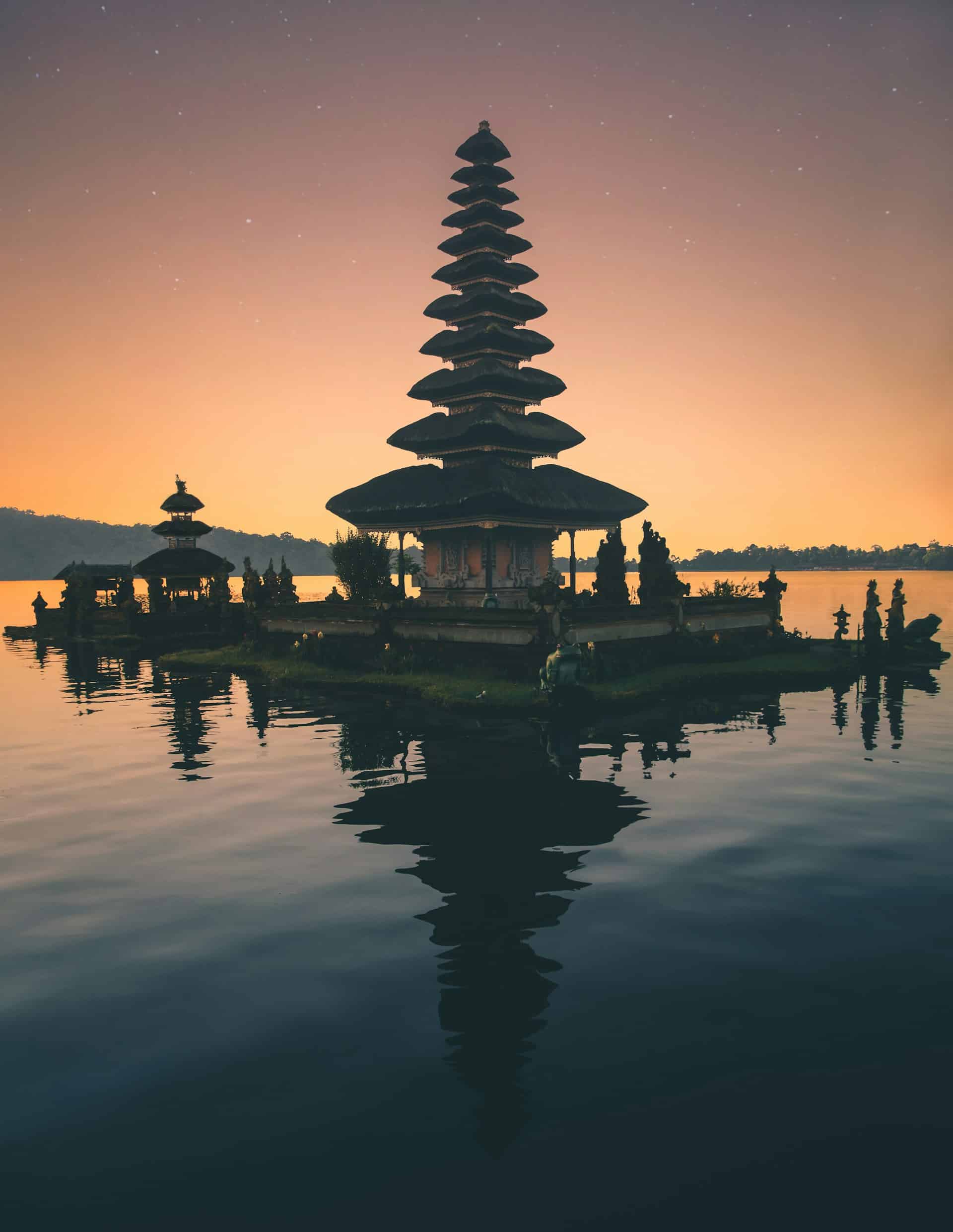 Bali visa for US citizen - photo of a breathtaking view of Bali temple